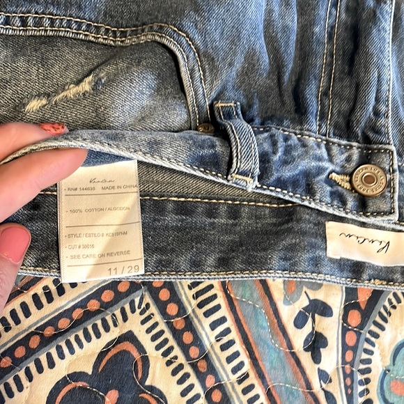 KanCan Mid-Rise Jean Shorts (NWOT) - Size 11/29 - Picture 3 of 3